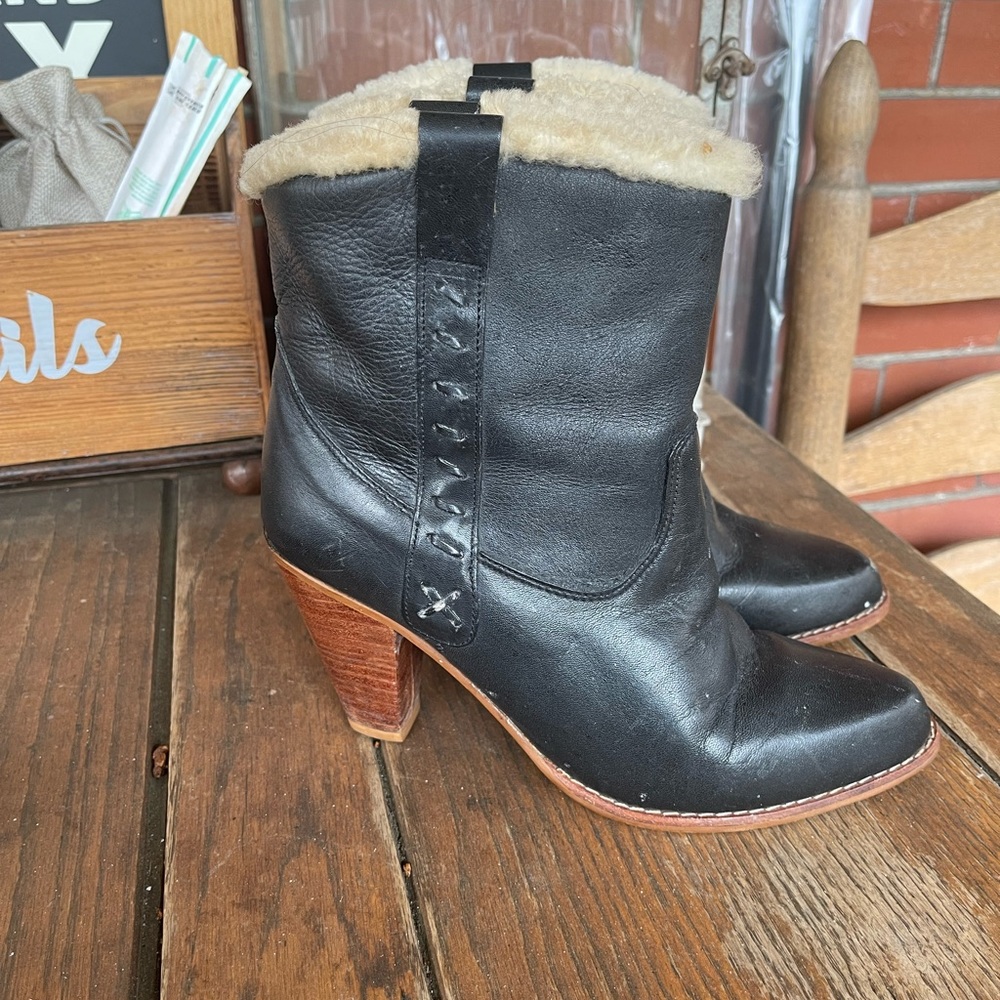 Vintage black ankle boots faux fur lining